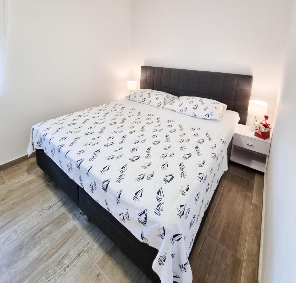 Apartment Ane 2 Tisno Exterior foto