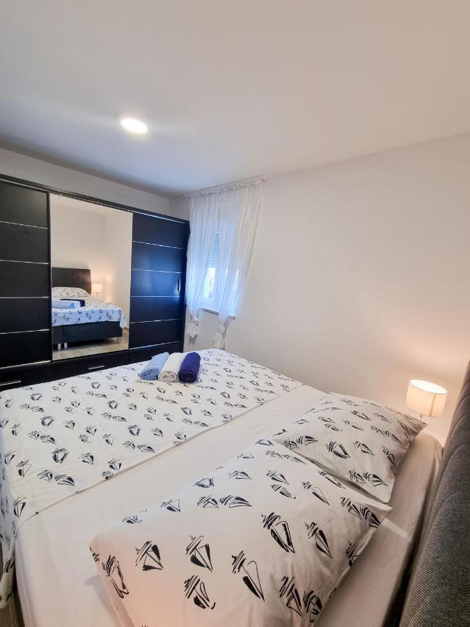 Apartment Ane 2 Tisno Exterior foto